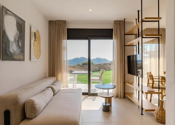 Hillside - Pnoe * Λιμένας