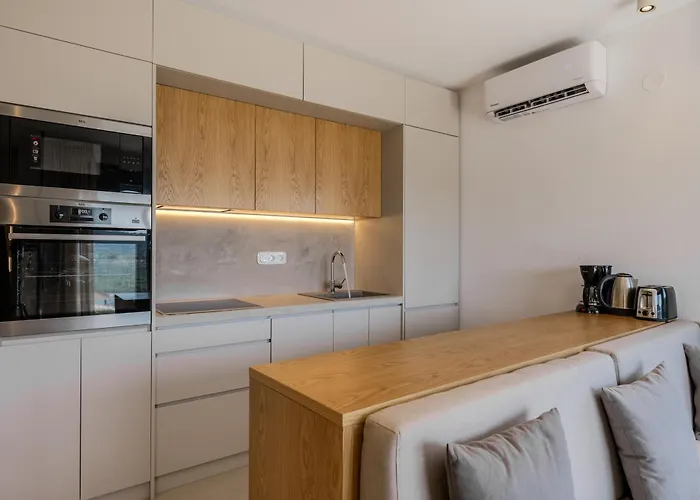 Hillside - Pnoe Λιμένας